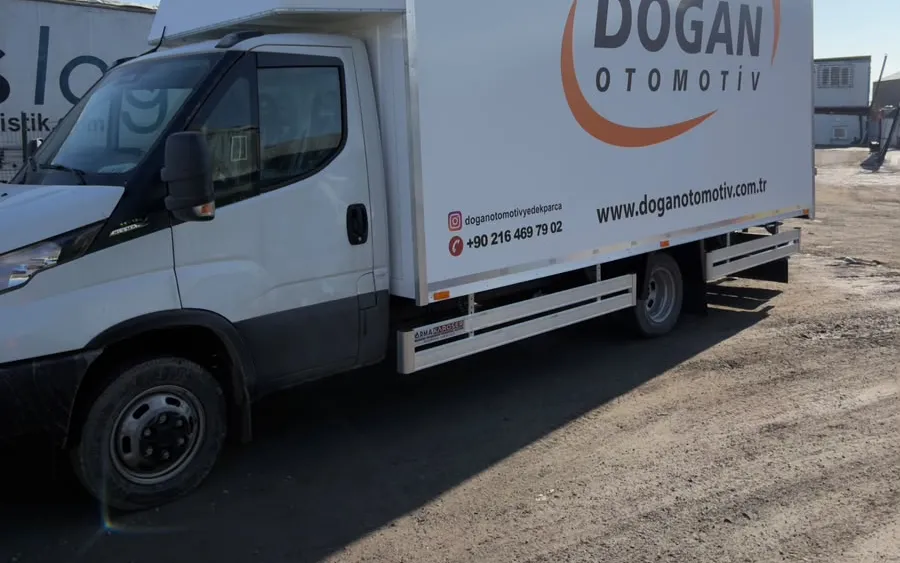 Beyaz Kasalı Hafif Ticari Dağıtım Aracı