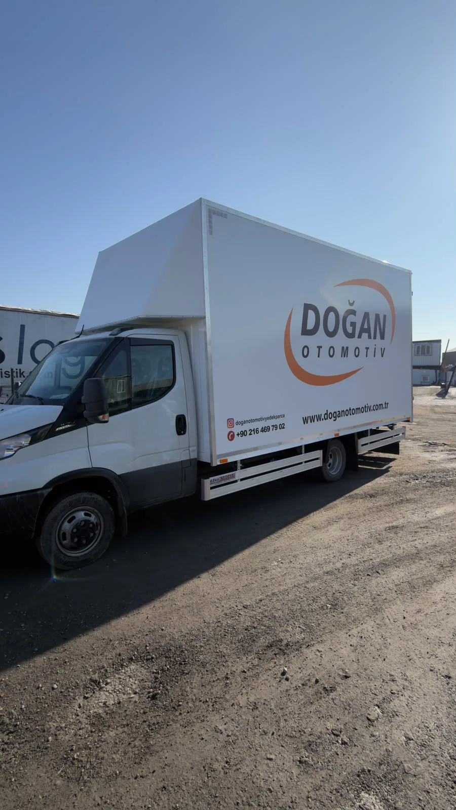 Beyaz Kasalı Hafif Ticari Dağıtım Aracı